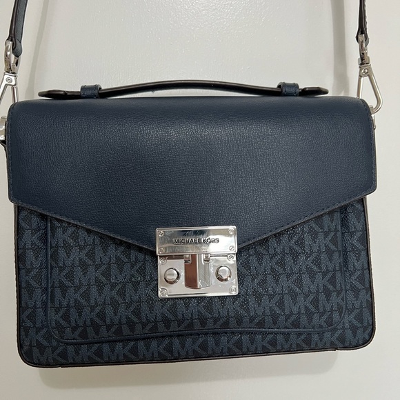 Michalel Kors Model Number 35S1SXOM2B / ROSE MESSENGER - Picture 1 of 15